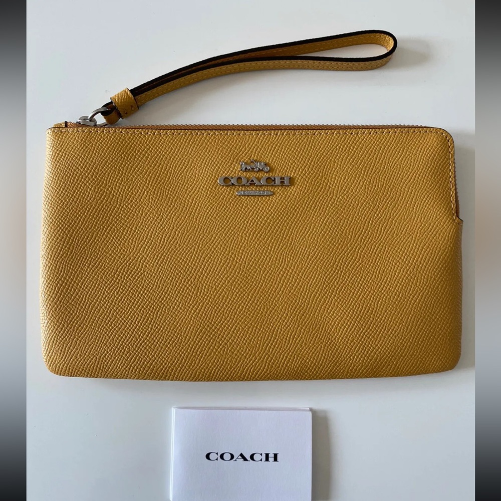NWT COACH LARGE CORNER ZIP WRISTLET 3888 Honeycomb
